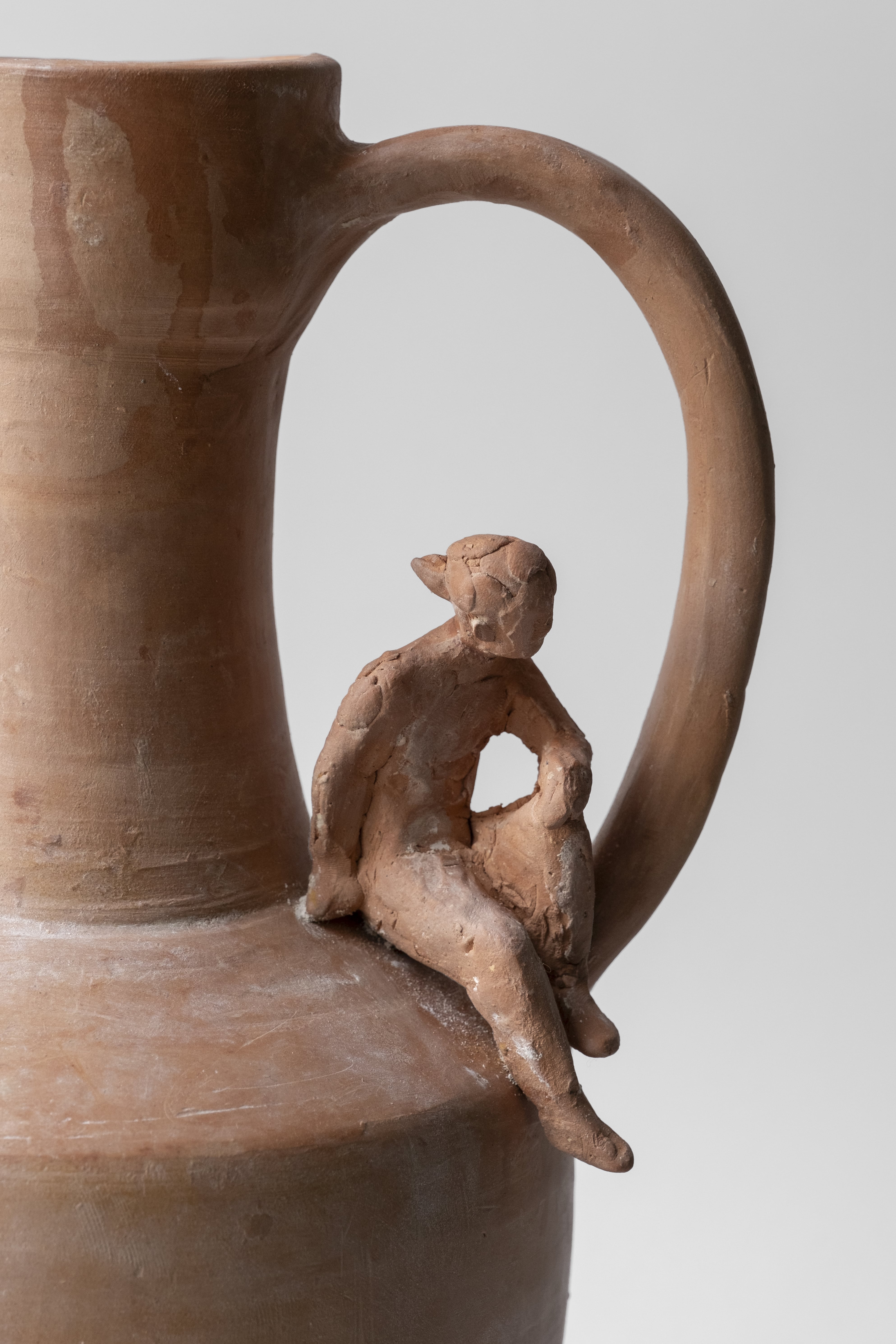 VESSEL WITH A FIGURATIVE ELEMENT (10)